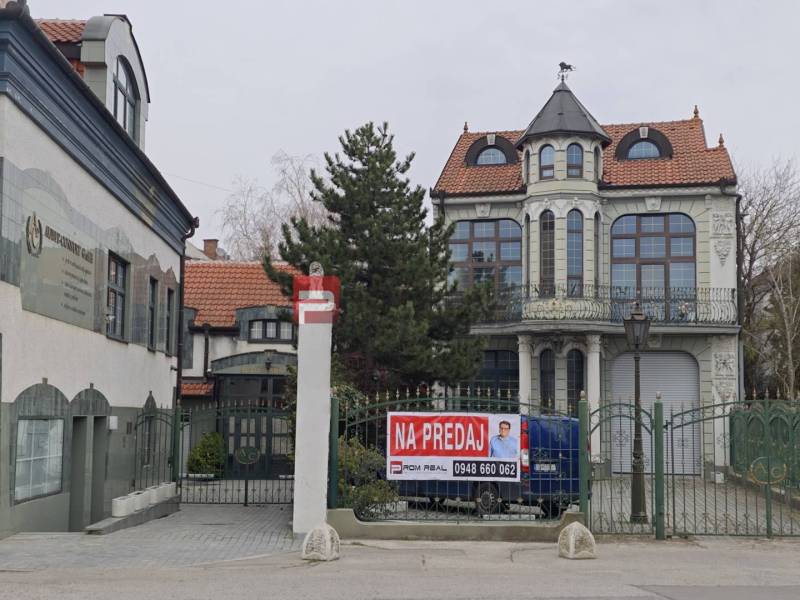 Épület az Ľ. Podjavorinská utcán kiállítási stílusban, 