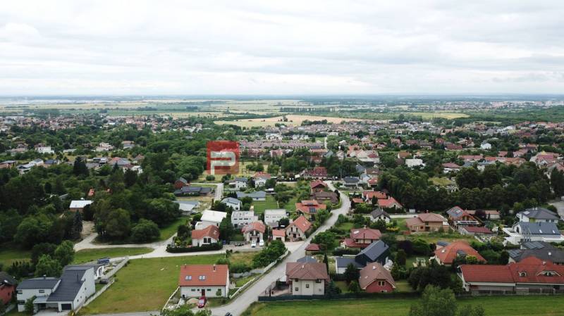 Kilátás a lakónegyedre Mariankán, a Na Tálkoch utcán, kategória: Lakóövezeti telkek.