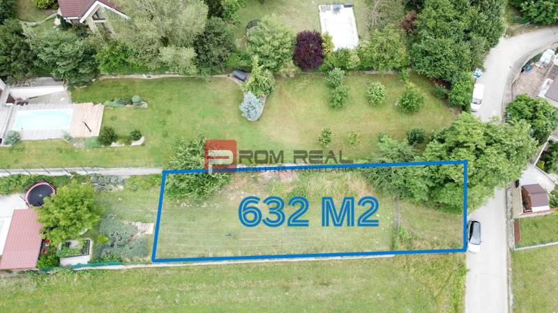 Építési telek Mariankán, a Na Tálkoch utcában, területe 632 m², zöldövezetben található.