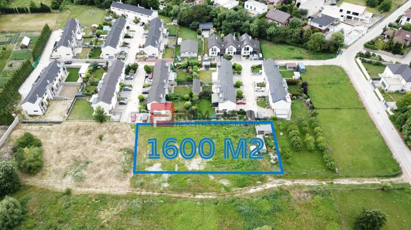 Légi felvétel a mariankai Na Ovsisku telkekről, lakhatásra alkalmas, 1600 m².