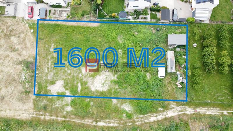 Légi felvétel a 1600 m²-es lakóterületről a Na Ovsisku utcában, Mariankában.