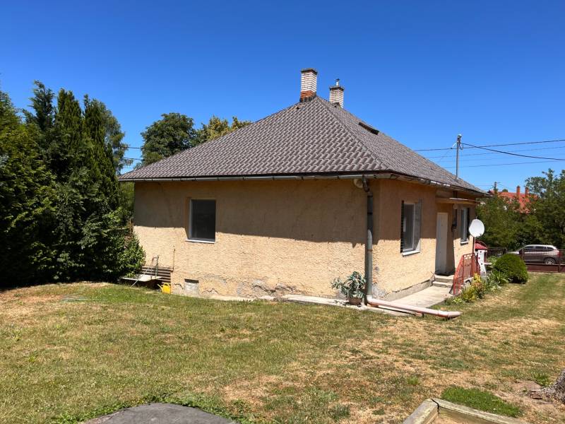 Családi ház Szlovák Kajňa városában, a Szlovák Kajňa utcában, zöldövezetben.