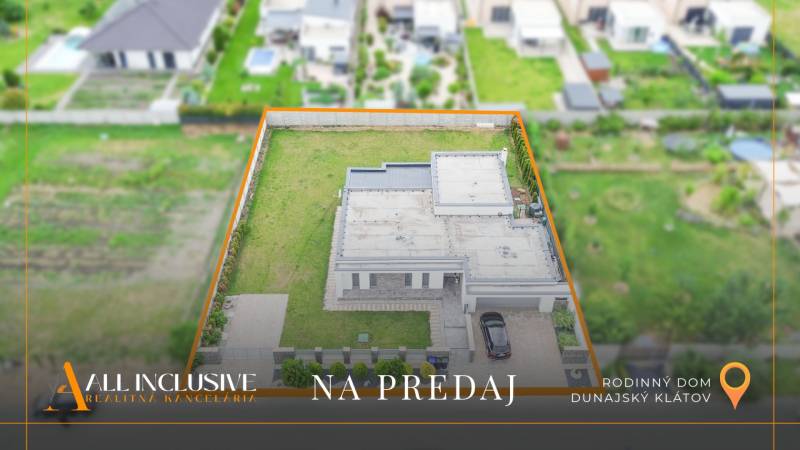 Eladó családi ház Dunajský Klátovban madártávlatból, körülhatárolt telek.
