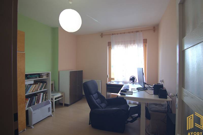 Ospravedlňujem sa, ale potrebujem vedieť, čo konkrétne chcete preložiť do maďarčiny. Mohli by ste mi poskytnúť text, ktorý chcete preložiť?