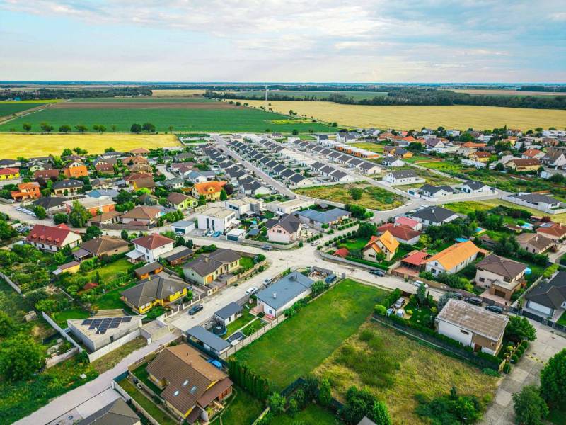 Légi felvétel a Majerská utcai lakóházakról Újfaluban, telkek - lakóhely.