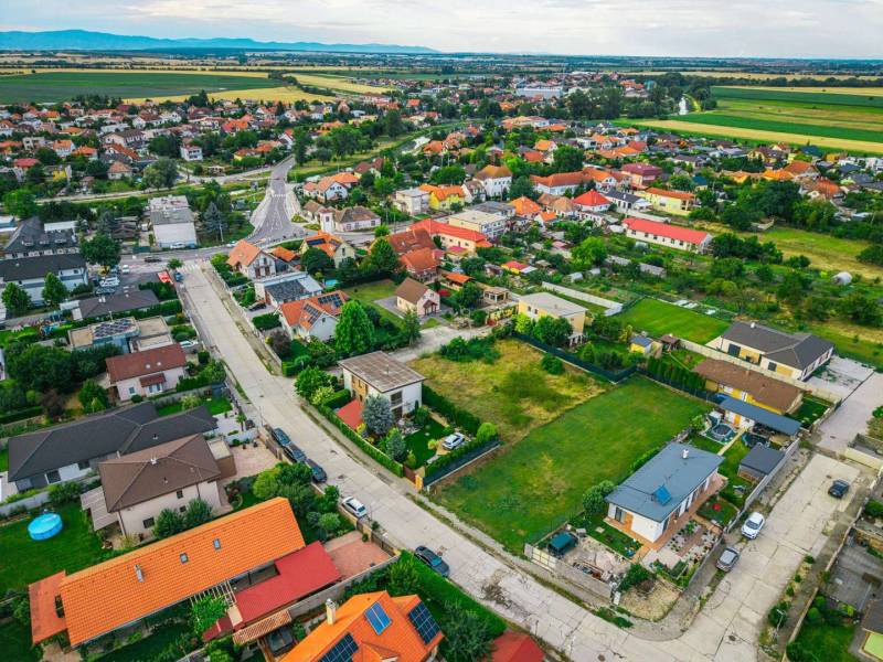 Légi felvétel az újfalusi Majerská épületeiről, Telkek - lakóövezet.