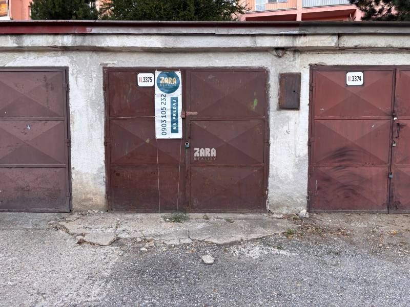 Eladó egy régebbi barna garázs a Považská utcán, Kassán, Nyugati városrészben.