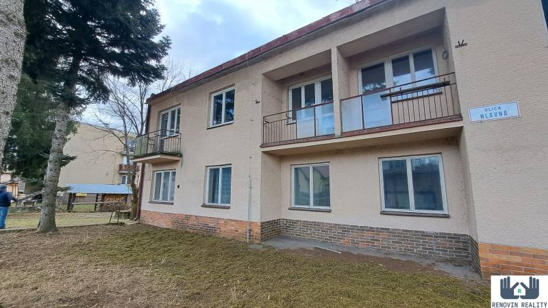 Épület a Fő utcán, Alsósztregován, a Szállodák és panziók kategóriájába tartozik.