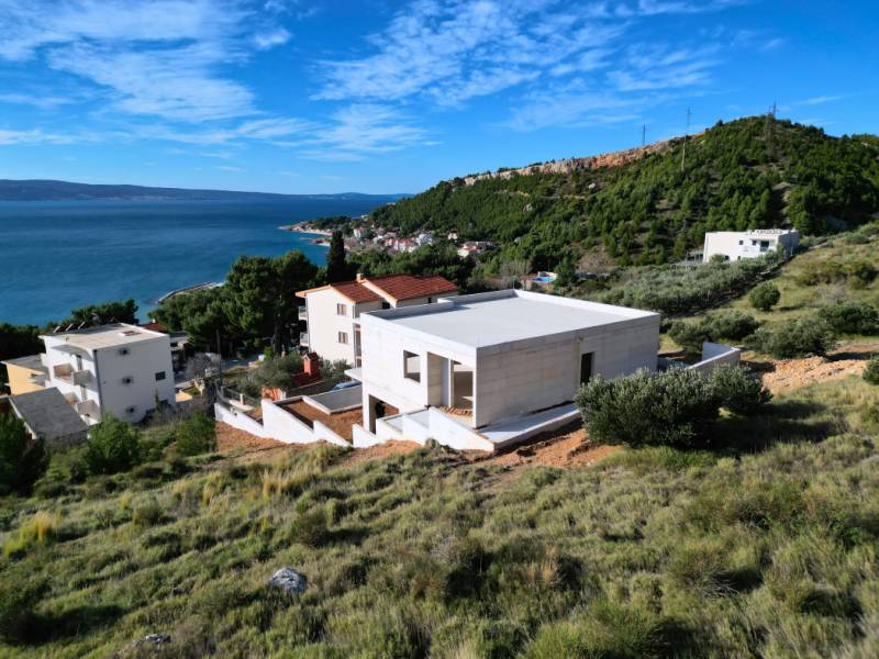 Villa Dućében, kilátással a tengerre és a környező dombokra.