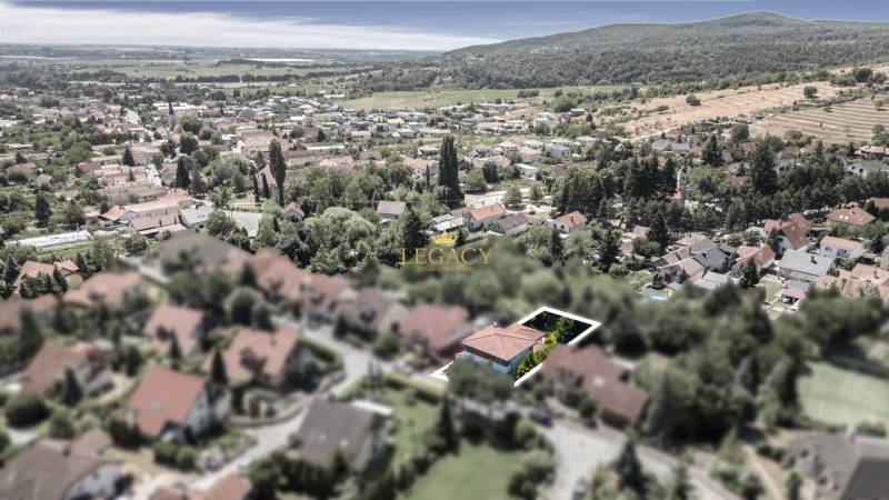 Családi házak légi felvétele Limbachban, a Malokarpatská utcában.