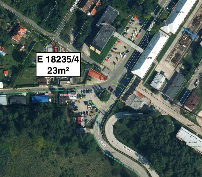 Légi felvétel egy 23 m²-es telekről a Handlová-i Štrajkova utcában.