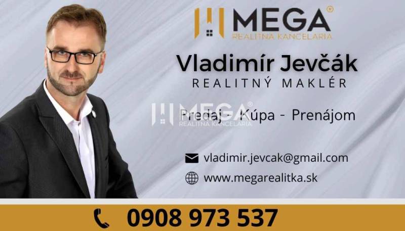 Ingatlanügynök névjegykártyája, amely ingatlanok eladását, vásárlását és bérbeadását kínálja.