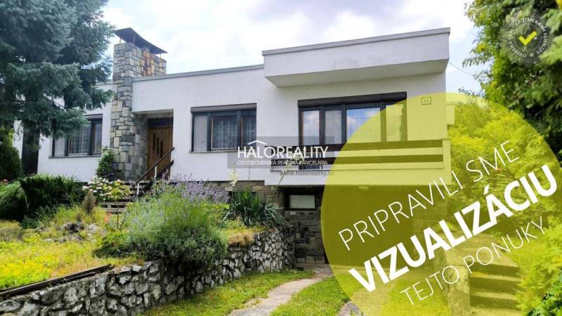 Családi ház Plavecký Mikulášban, gondozott kerttel és virágokkal körülvéve.
