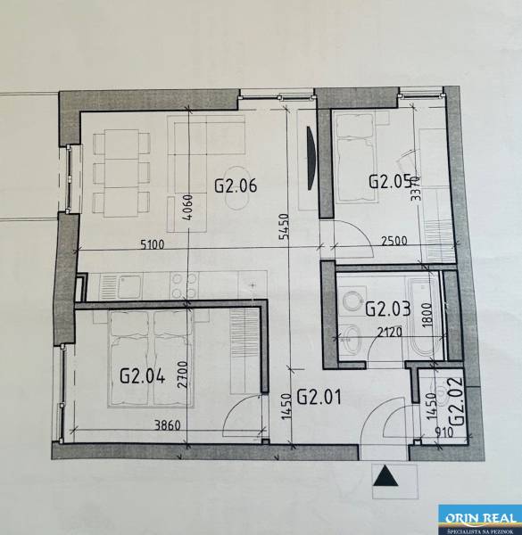 3 szobás lakás alaprajza konyhával, nappalival és két hálószobával.