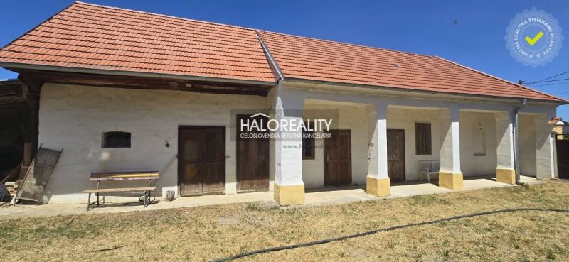 Családi ház Váhovceban nyeregtetővel és kerttel napos telken.