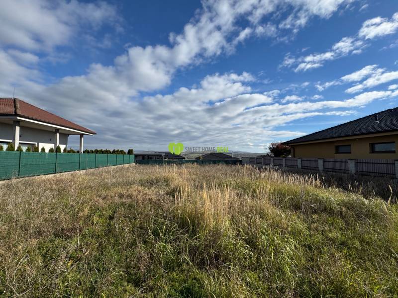 Telkek - lakóövezet a kassai Tokaji utcában, a Krásna városrészben, családi házak mellett.