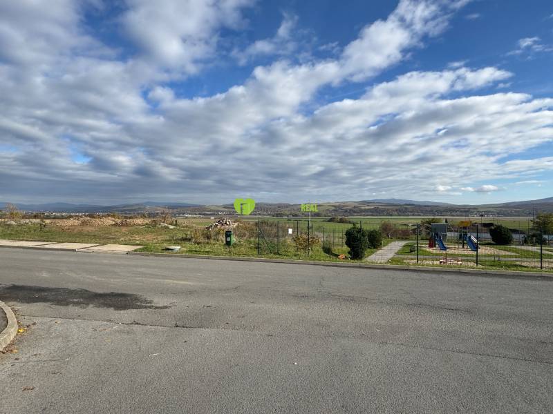 Kilátás a környező tájra a kassai Tokaji utcáról - Krásna városrészben.