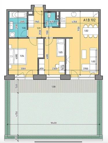 Az alaprajz egy 3 szobás lakás elrendezését mutatja fürdőszobával, konyhával és terasszal.