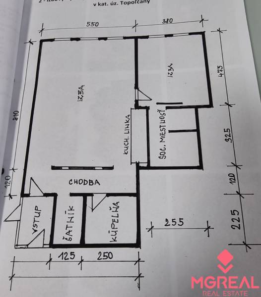 A 2 szobás lakás alaprajza magában foglalja a folyosót, a szobákat, a konyhát és a fürdőszobát.