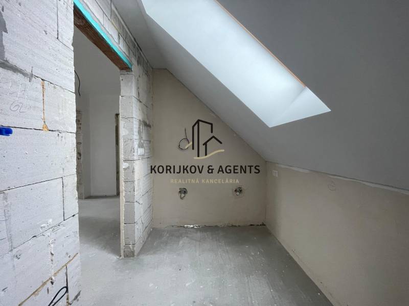 Samozrejme, prosím, poskytnite text, ktorý chcete preložiť do maďarčiny.