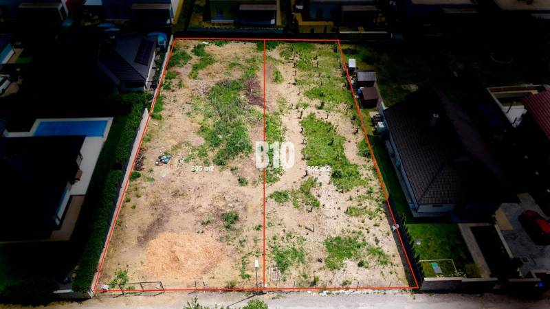 Építési telkek Sítáron, 805 m² és 802 m²-re osztva.