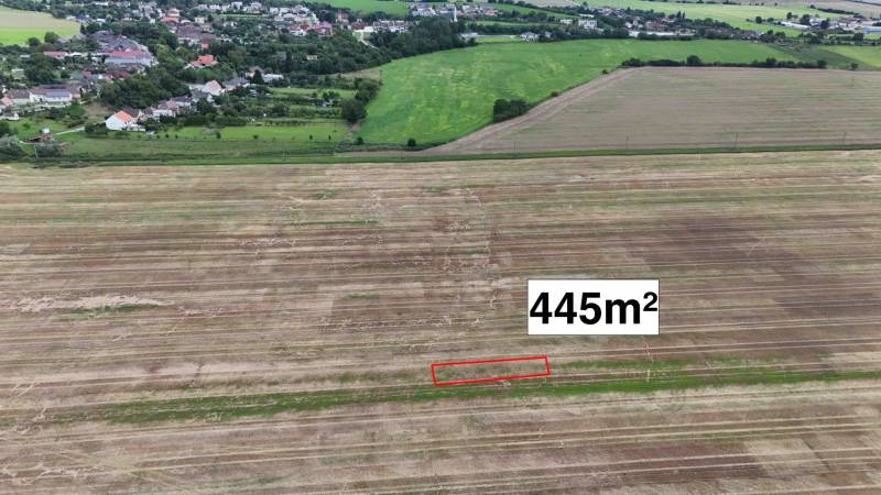 Mezőgazdasági és erdőterületek Újvárosban, kiemelt 445 m²-es parcellával.