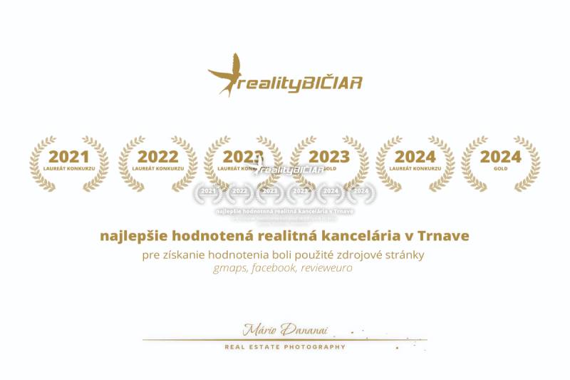 RealityBičiar ingatlaniroda díjai 2021-től 2024-ig Nagyszombatban.