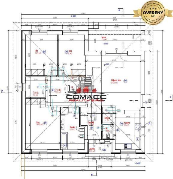 Családi ház alaprajza az Újváros utcában, terasszal és helyiségekkel.