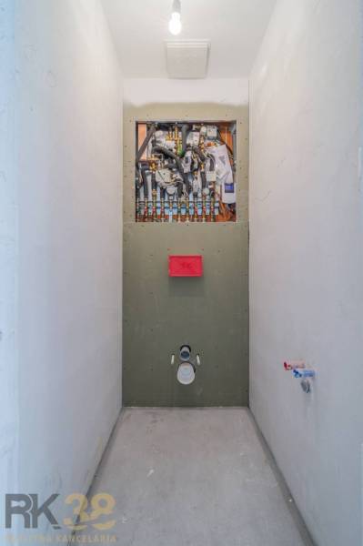 A 3 szobás lakás vezetékeinek és berendezéseinek építési előkészítése.