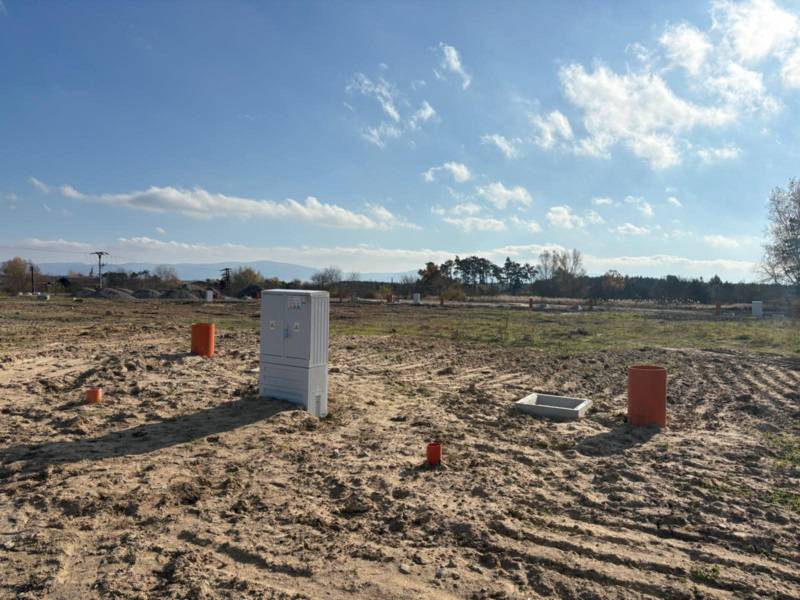 Telkek - lakóövezet Studienkában, a Pod Borovicou utcában közművekkel.