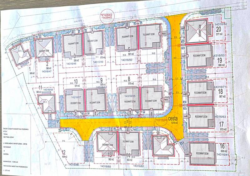 Tanulmány a lakóövezetről Studienkában, Pod Borovicou utca, házak és utak terve.