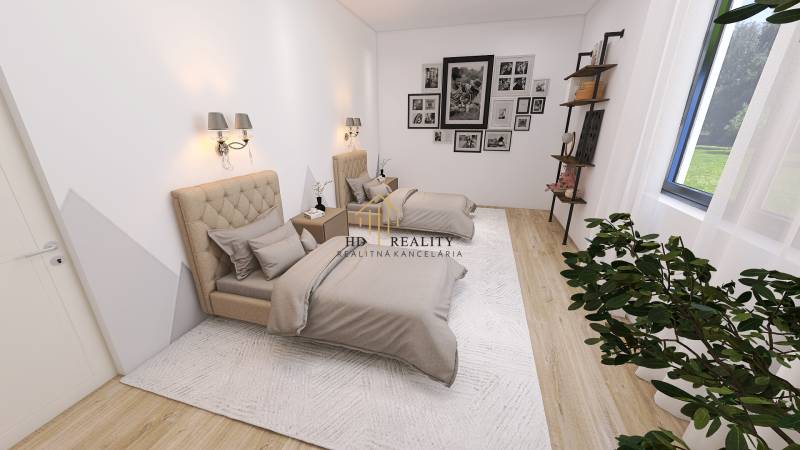 Hálószoba családi házban két ággyal, képekkel és fa dekorációjú padlóval.