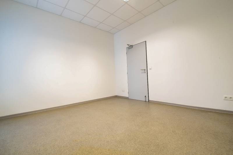 Samozrejme, prosím, poskytnite text, ktorý chcete preložiť do maďarčiny.