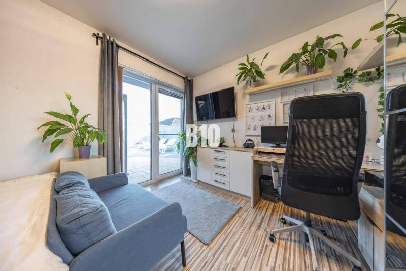 Iste, pošlite mi text, ktorý chcete preložiť do maďarčiny.