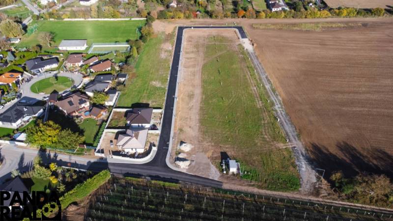 Légi felvétel a lakóövezetről és építési telkekről Felsőszitáron.