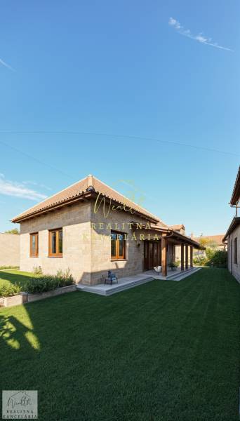 Családi ház a Zemplínska Teplica Körút utcában füves kerttel és terasszal.