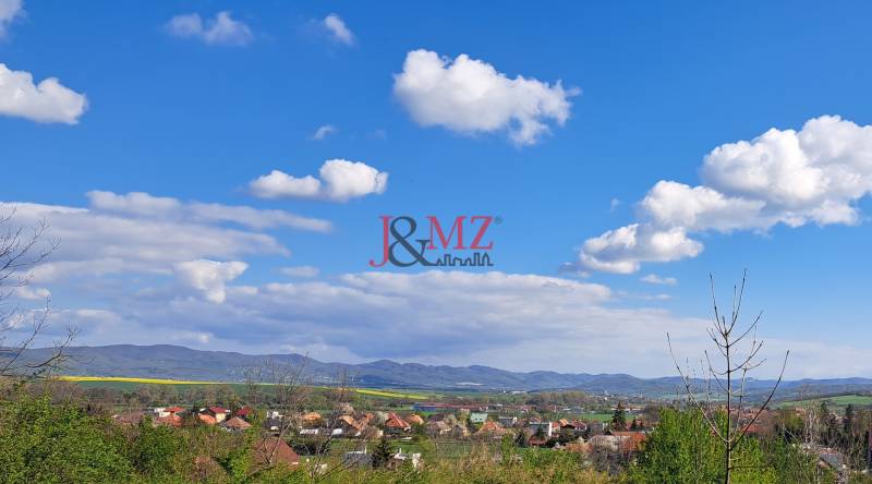 Kép Alsózsémbéről, kilátással a telkekre - lakóövezet és Zsémbér falu.