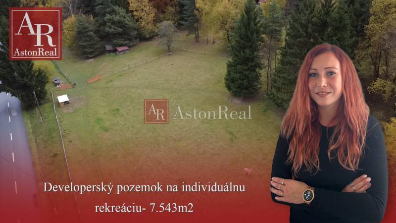 Rekreációs telkek a Čertován, Lazy pod Makytou-ban, természet és út által körülvéve.