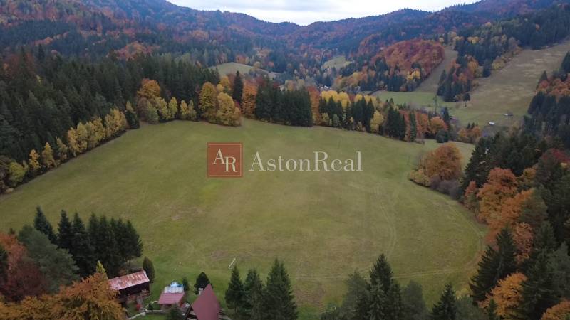 Őszi táj színes levelekkel a Čertove Üdülőtelepen, Lazy pod Makytou.