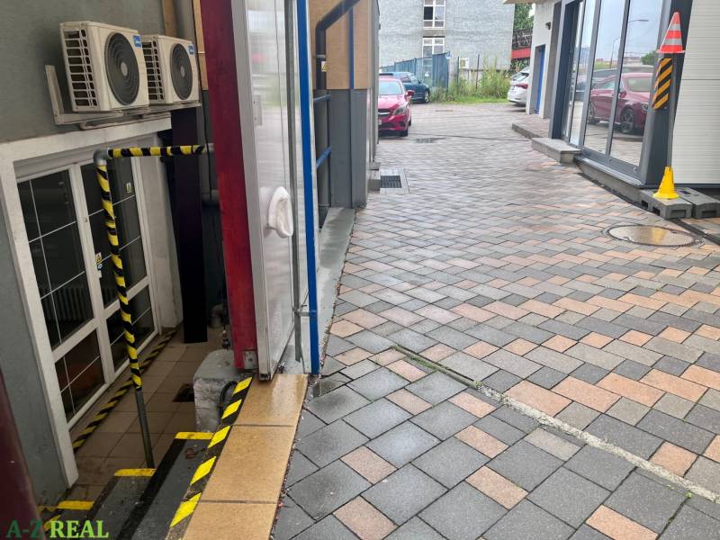 Járdával burkolt járda a Račianska utcában, Pozsony - Újváros.