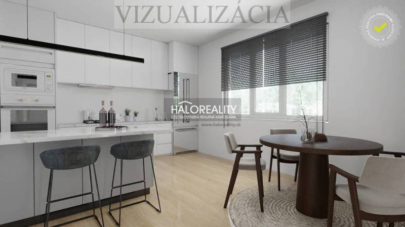 Konyha családi házban szigettel, étkezőasztallal és fa dekorációjú padlóval.