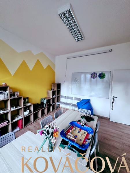 Samozrejme, poskytnite mi prosím text, ktorý chcete preložiť do maďarčiny.