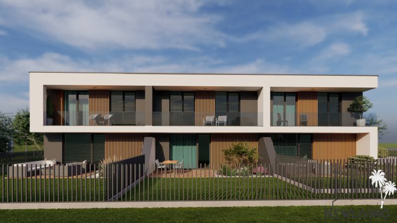 Családi ház Drieňová utcában, Nyitrán, teraszokkal és üvegezett korláttal.