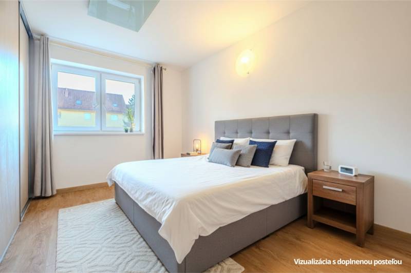 Hálószoba egy kétszobás lakásban kényelmes ággyal, éjjeliszekrénnyel és fa dekorációjú padlóval.