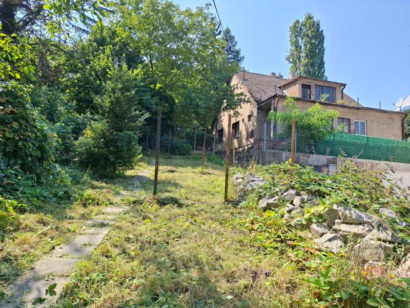 Családi ház a Búdková utcában, zöldövezetben, Pozsony - Óvárosban.