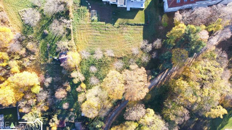 Légi felvétel az eladó telkekről Szárazpatakon kereskedelmi potenciállal.