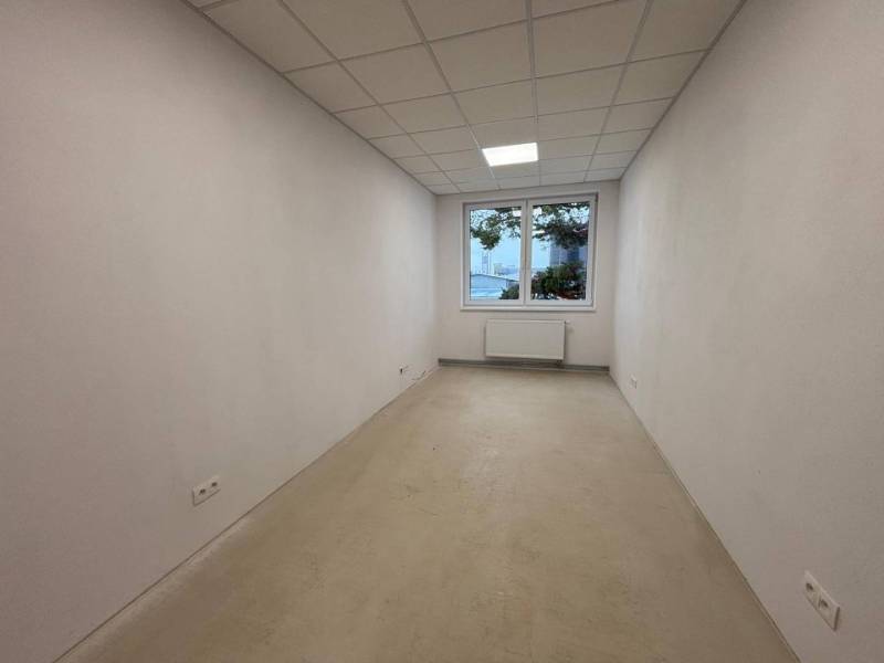 Samozrejme, poskytnite mi text, ktorý chcete preložiť do maďarčiny.