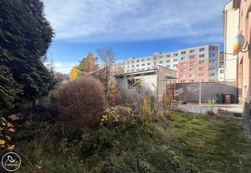 Kert az 5 vagy több szobás lakásnál a Medveckého utcában, Rózsahegyen.