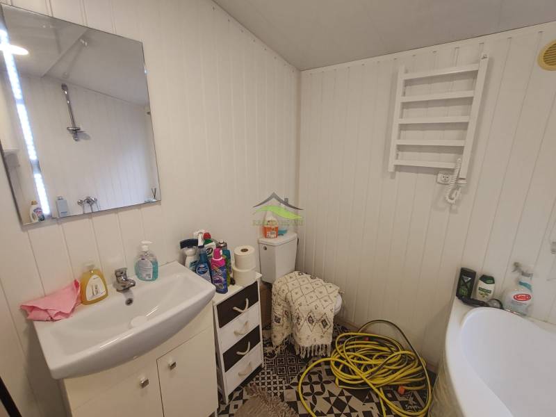 Samozrejme, rád vám pomôžem s prekladom. Prosím, poskytnite text, ktorý chcete preložiť do maďarčiny.