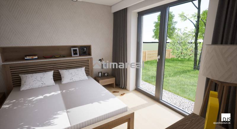 Hálószoba családi házban franciaággyal, nagy ablakkal és kilátással a kertre.